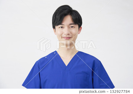 醫生，護士，牙醫，護理員，男性，肖像，白色背景，看著相機 132927784