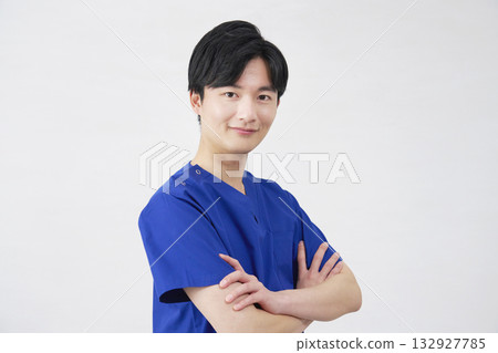 醫生，護士，牙醫，護理員，男性，肖像，白色背景，看著相機 132927785