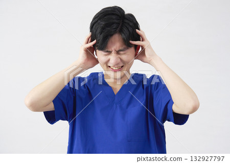 Doctor, nurse, dentist, caregiver, male, trouble, white background 132927797