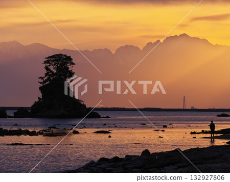 Amaharashi Coast - Onnaiwa Rock in the Morning Glow Amaharashi Coast - Onnaiwa Rock in the Morning Glow 132927806