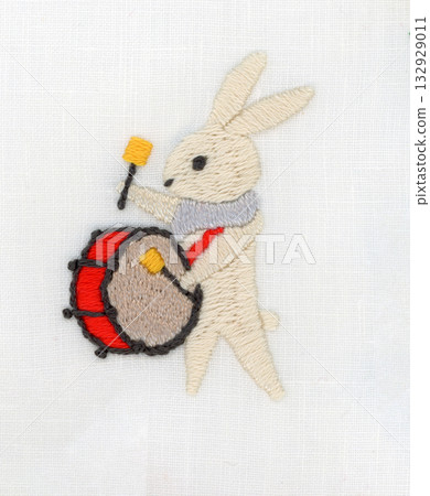 白兔演奏太鼓的詩集 132929011