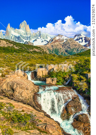 Spectacular views of Mount Fitz Roy in Patagonia Spectacular views of Mount Fitz Roy in Patagonia 132929074