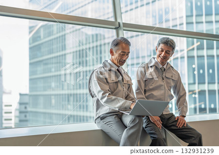 Senior man wearing work clothes 132931239