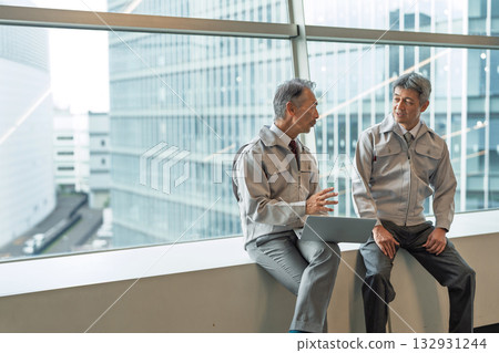 Senior man wearing work clothes Senior man wearing work clothes 132931244