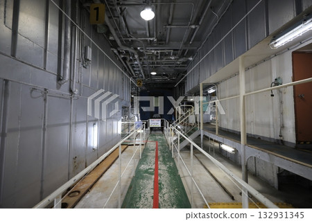 Vehicle deck 132931345