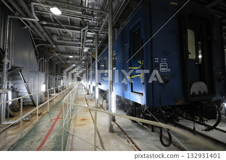 Vehicle deck 132931401