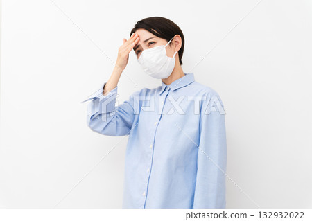 戴著面具的女人 戴著面具的女人 132932022