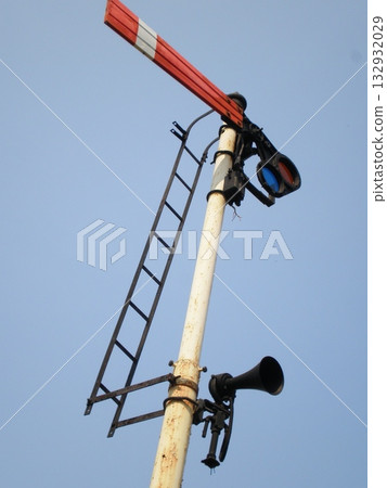 Bracket type traffic signal machine 132932029