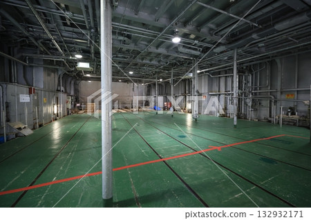 Car deck 132932171