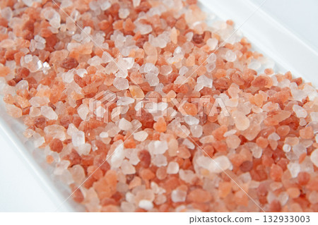 Pink rock salt close-up 132933003