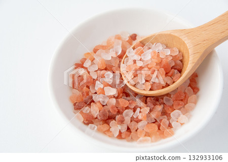 Pink rock salt in a white dish Pink rock salt in a white dish 132933106