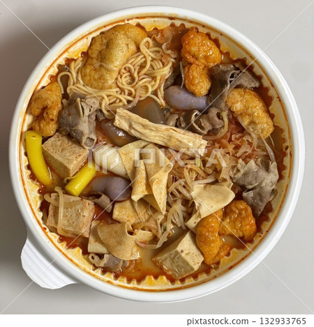 Malatang, a flavorful Chinese street food featuring a spicy and numbing Sichuan broth filled with customizable ingredients like meat, seafood, vegetables, and tofu. A warm and bold culinary experience 132933765