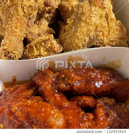 Crispy fried chicken with golden, crunchy skin and juicy, tender meat. A delicious and savory dish, perfect for any meal, served with dipping sauces or side dishes for extra flavor! Crispy fried chicken with golden, crunchy skin and juicy, tender meat. A delicious and savory dish, perfect for any meal, served with dipping sauces or side dishes for extra flavor! 132933814