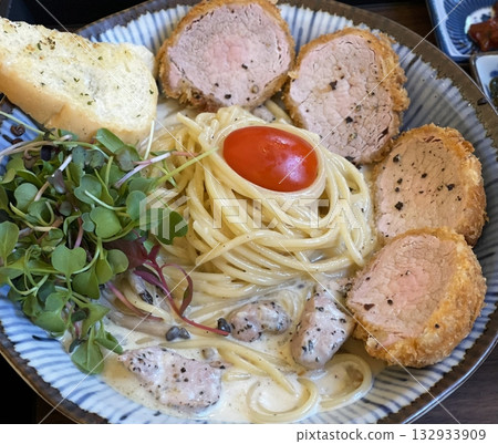 Creamy spaghetti carbonara made with rich egg yolk sauce, crispy bacon, parmesan cheese, and freshly ground black pepper for a classic, indulgent Italian pasta dish. 132933909