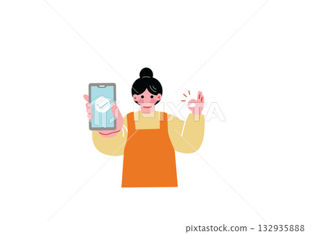 家庭主婦正在操作智慧型手機 132935888