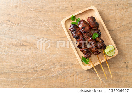 grilled chicken liver with herbs and spices 132936607