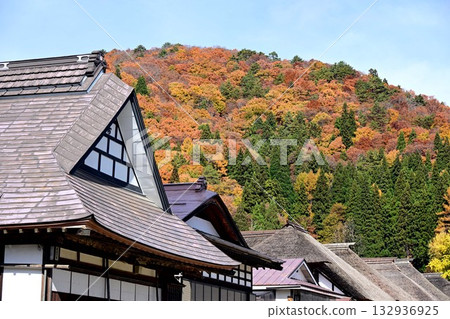 Ouchijuku and autumn leaves Ouchijuku and autumn leaves 132936925