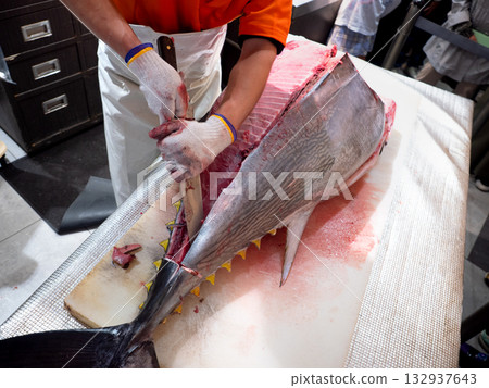 Dissecting raw tuna 132937643