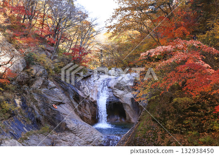 Seoraksan national park, colored in autumn leaves Seoraksan national park, colored in autumn leaves 132938450