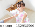 一名2歲女孩穿著浴衣。兒童浴衣穿法 132938500