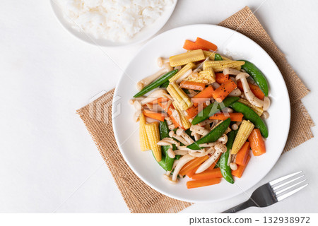 Stir fried vegetables, Green pea, Carrot, Baby corn and Shimeji mushroom with soy sauce 132938972
