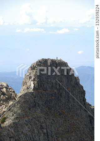 從奧穗高山頂峰眺望憲兵峰西側峭壁（秋季上高地健行） 132939224