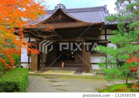 Kongorinji Temple in autumn (Myojuin, Aisho Town, Shiga Prefecture) 132939376