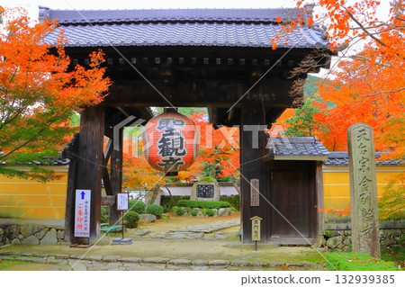Kongorinji Temple in autumn (Kuromon, Aisho Town, Shiga Prefecture) Kongorinji Temple in autumn (Kuromon, Aisho Town, Shiga Prefecture) 132939385