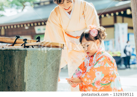 Family going to shrine for Shichi-Go-San 132939511