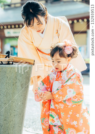 Family going to shrine for Shichi-Go-San 132939513