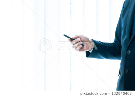 Businessman explaining Businessman explaining 132940402