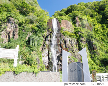 禦風岬石碑和白銀瀑布 禦風岬石碑和白銀瀑布 132940599