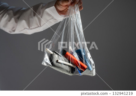 Electronic cigarettes and disposable vapes in a bag. Electronic cigarettes and disposable vapes in a bag. 132941219
