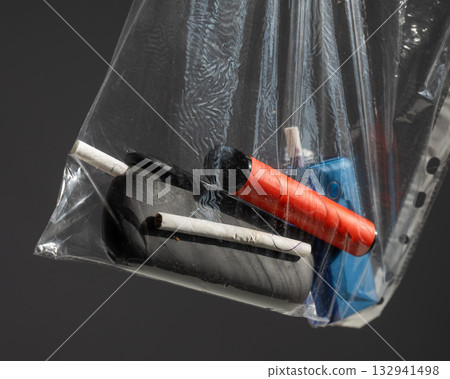 Electronic cigarettes and disposable vapes in a bag. Electronic cigarettes and disposable vapes in a bag. 132941498