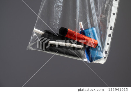 Electronic cigarettes and disposable vapes in a bag. Electronic cigarettes and disposable vapes in a bag. 132941915
