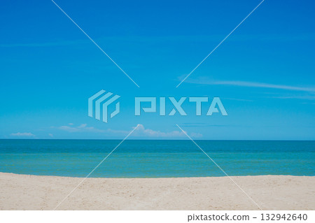 sea, ocean, beach 132942640