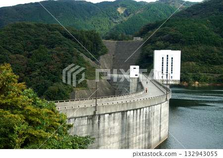 福岡縣中川市五簇山水壩及水壩湖的景色 福岡縣中川市五簇山水壩及水壩湖的景色 132943055