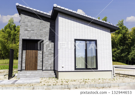 Simple modern house exterior Simple modern house exterior 132944653