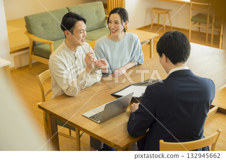 A salesman showing a model room 132945662