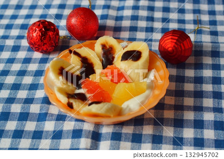 Banana and fruit platter 132945702