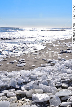 北海道大津海岸的珠寶冰 北海道大津海岸的珠寶冰 132945723