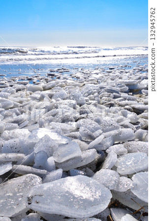 北海道大津海岸的珠寶冰 132945762