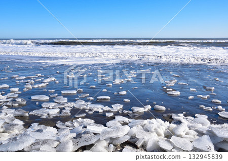 北海道大津海岸的珠寶冰 132945839