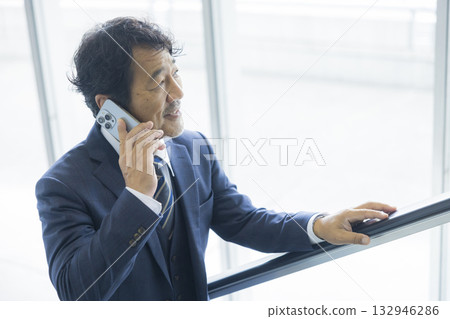 商人騎自動扶梯 商人騎自動扶梯 132946286