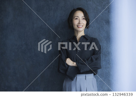 中年女性美女形象 中年女性美女形象 132946339
