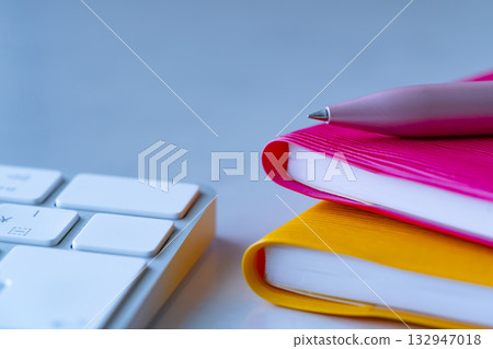 Notebook and keyboard on the table 132947018