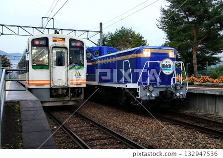 "Summer morning" A night train heads to Minamiaizu... Night DL Taiki "Minamiaizu" "Summer morning" A night train heads to Minamiaizu... Night DL Taiki "Minamiaizu" 132947536