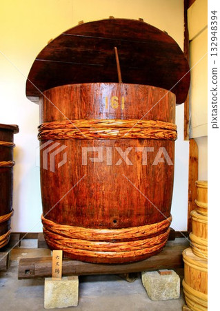 釀造優質清酒…清酒釀造廠的“釀造桶” 132948394
