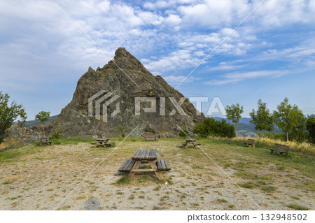 Rocky peak Sasso di San Zenobi with picnic area in Tuscany Rocky peak Sasso di San Zenobi with picnic area in Tuscany 132948502