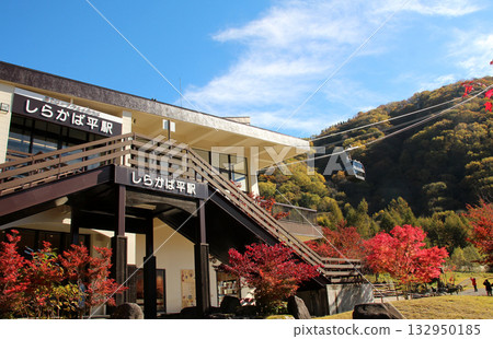 A double-decker gondola arriving at Shinhotaka Ropeway Shirakabadaira Station A double-decker gondola arriving at Shinhotaka Ropeway Shirakabadaira Station 132950185